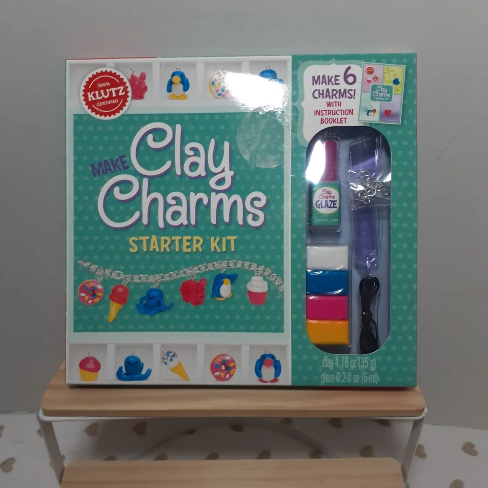 📚🎨 3/$15 *NWT* Klutz Clay Charm Kit